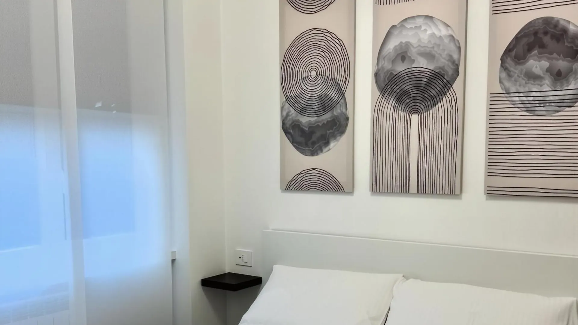 Urban Hub Apartments ميلان 0*,  إيطاليا